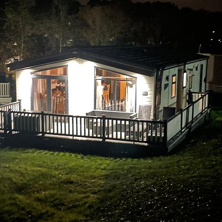 Luxury Lodge On Edge Of New Forest And 800M From Sea Entertainment And Leisure Passes Included Milford on Sea Dış mekan fotoğraf