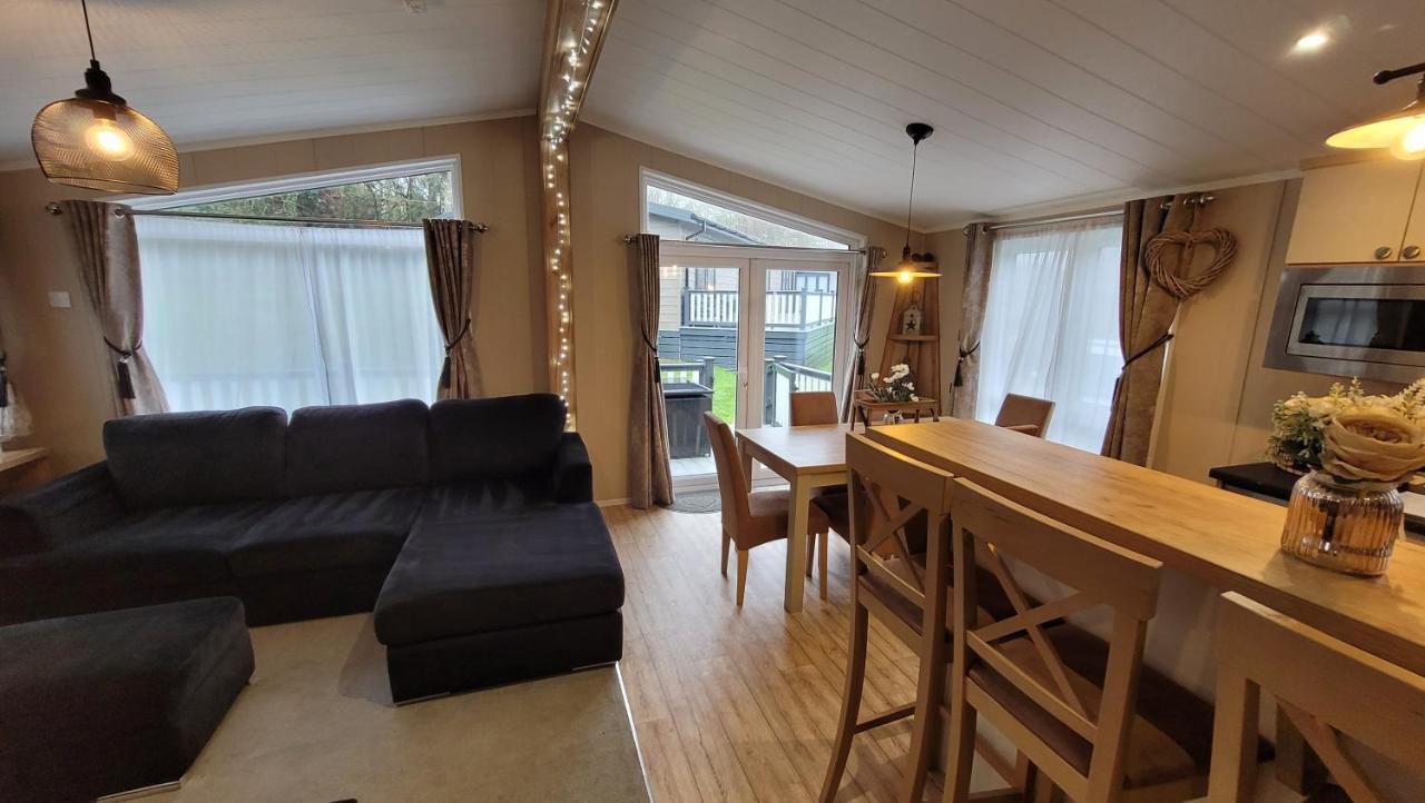 Luxury Lodge On Edge Of New Forest And 800M From Sea Entertainment And Leisure Passes Included Milford on Sea Dış mekan fotoğraf