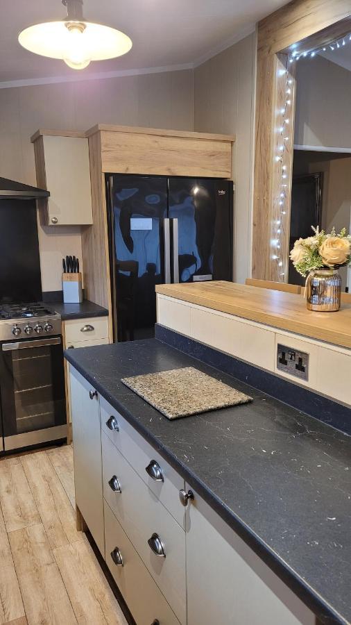 Luxury Lodge On Edge Of New Forest And 800M From Sea Entertainment And Leisure Passes Included Milford on Sea Dış mekan fotoğraf