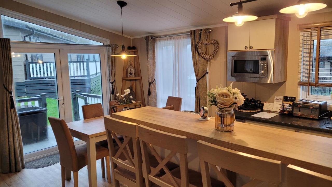 Luxury Lodge On Edge Of New Forest And 800M From Sea Entertainment And Leisure Passes Included Milford on Sea Dış mekan fotoğraf
