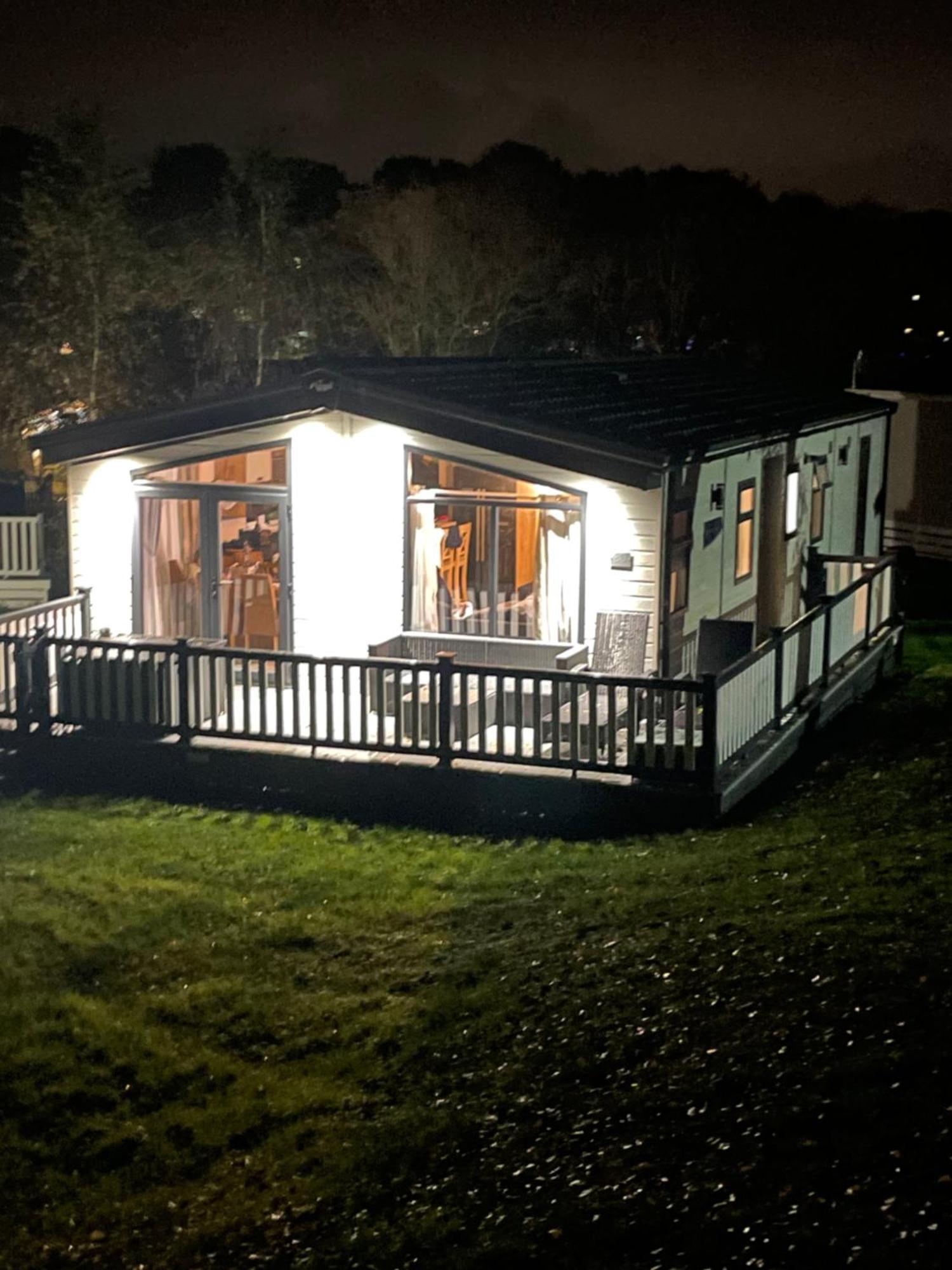 Luxury Lodge On Edge Of New Forest And 800M From Sea Entertainment And Leisure Passes Included Milford on Sea Dış mekan fotoğraf